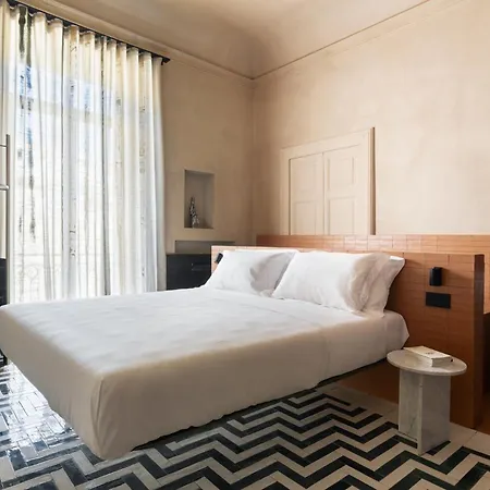 Unicum Grande Archivio Centro Storico Napels